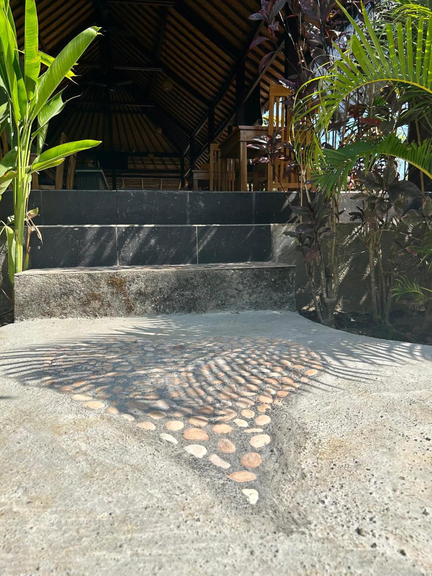 Island Garden Huts Lembongan Acomodação com café da manhã Exterior foto
