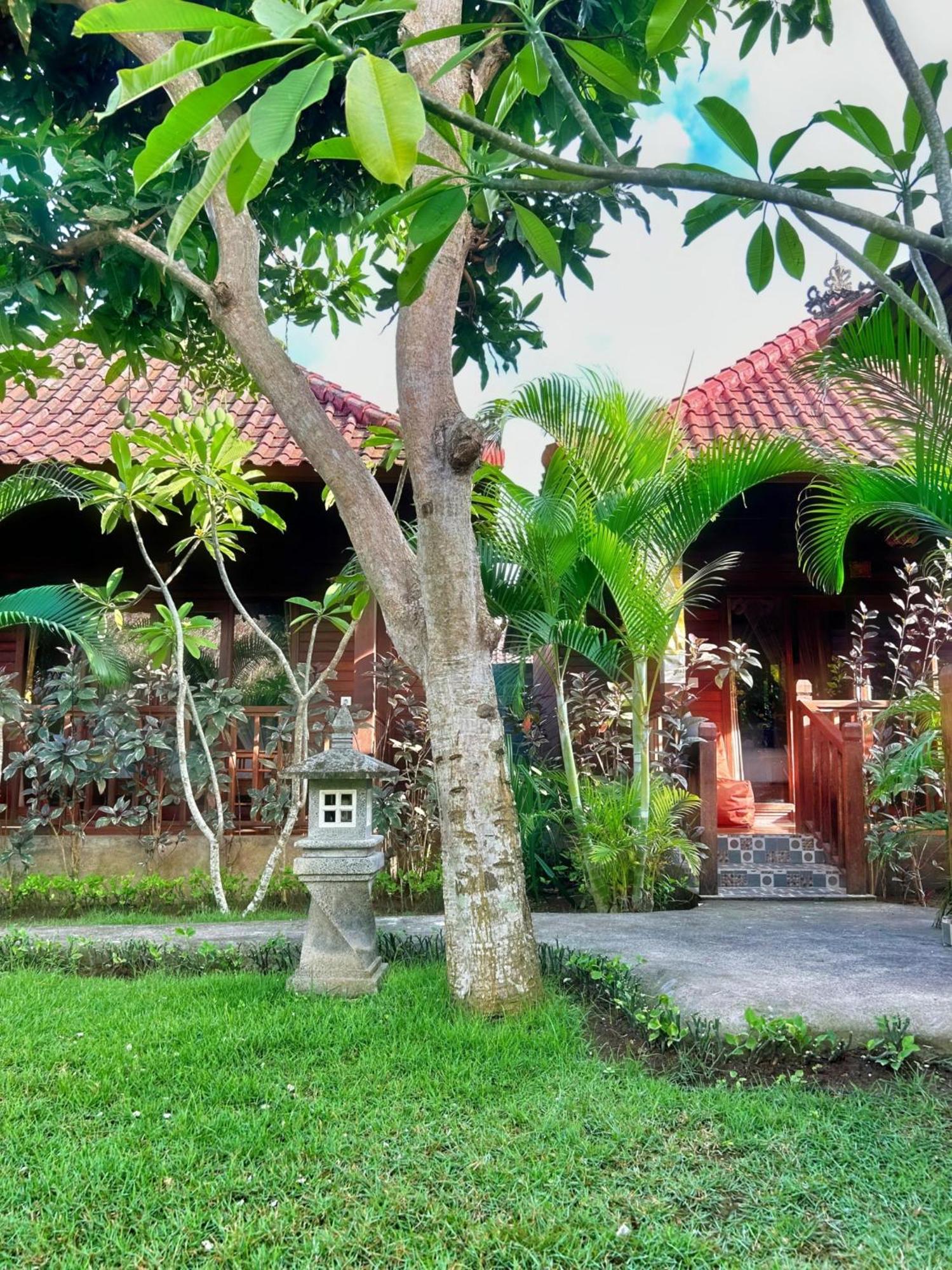 Island Garden Huts Lembongan Acomodação com café da manhã Exterior foto